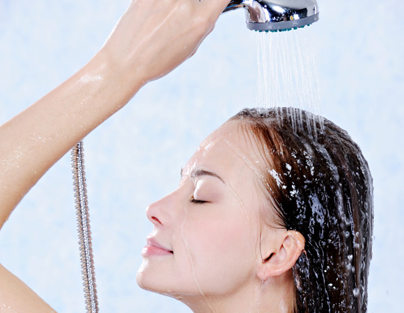 Técnica Co-Wash ideal para hidratar cabelos cacheados e muito secos  1