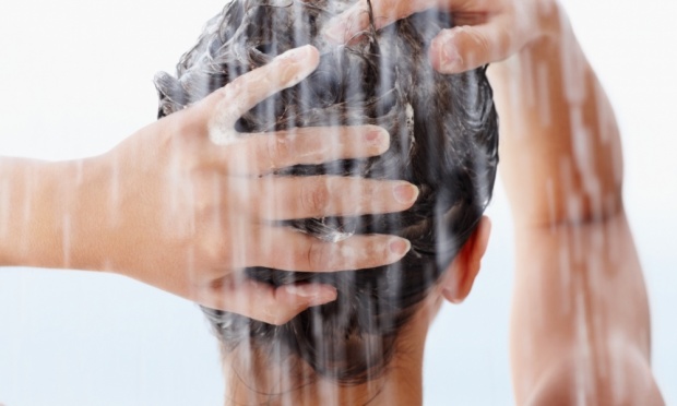 Técnica Co-Wash ideal para hidratar cabelos cacheados e muito secos 