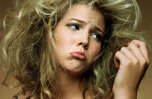 Como evitar que o cabelo fique emborrachado e elástico