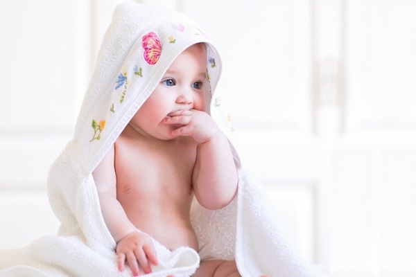 beneficios-da-natacao-para-bebes-nenem-toalha