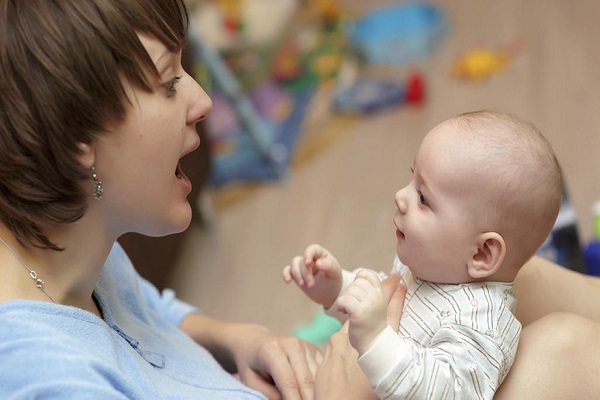maneiras-simples-para-estimular-o-bebe-a-comecar-a-falar-palavras