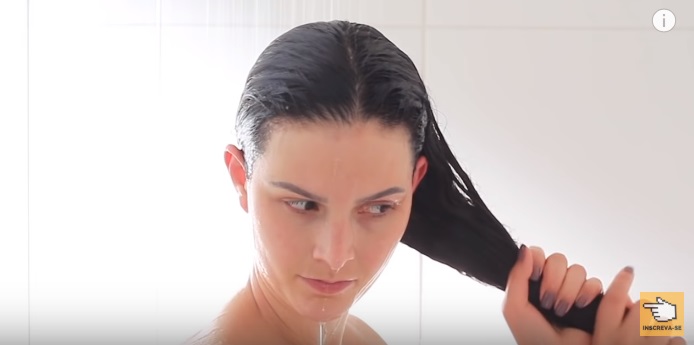9-habitos-comuns-que-danificam-seus-cabelos-todo-os-dias-torcer-certo