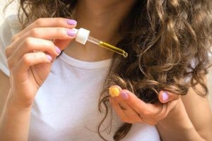 Óleo de rícino: benefícios e como usar nos cabelos e pele