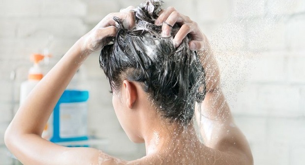 Qual o melhor shampoo para queda de cabelo? O que fazer?